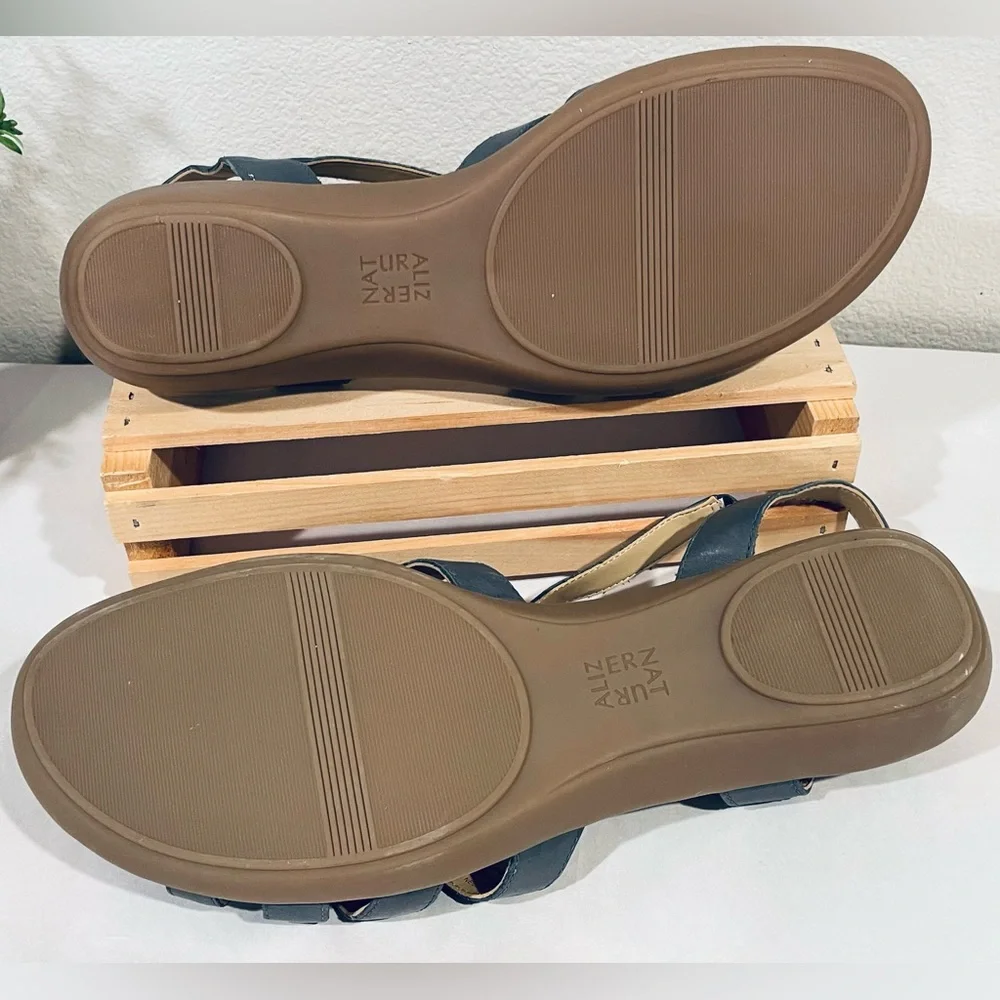NIB! Naturalizer “Nella” Denim Blue Strappy Sandals Cushioned Footbed
